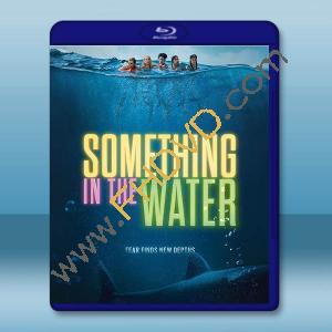 逃出狂鯊島/鲨齒險灘 Something in the Water(2024)藍光25G		 